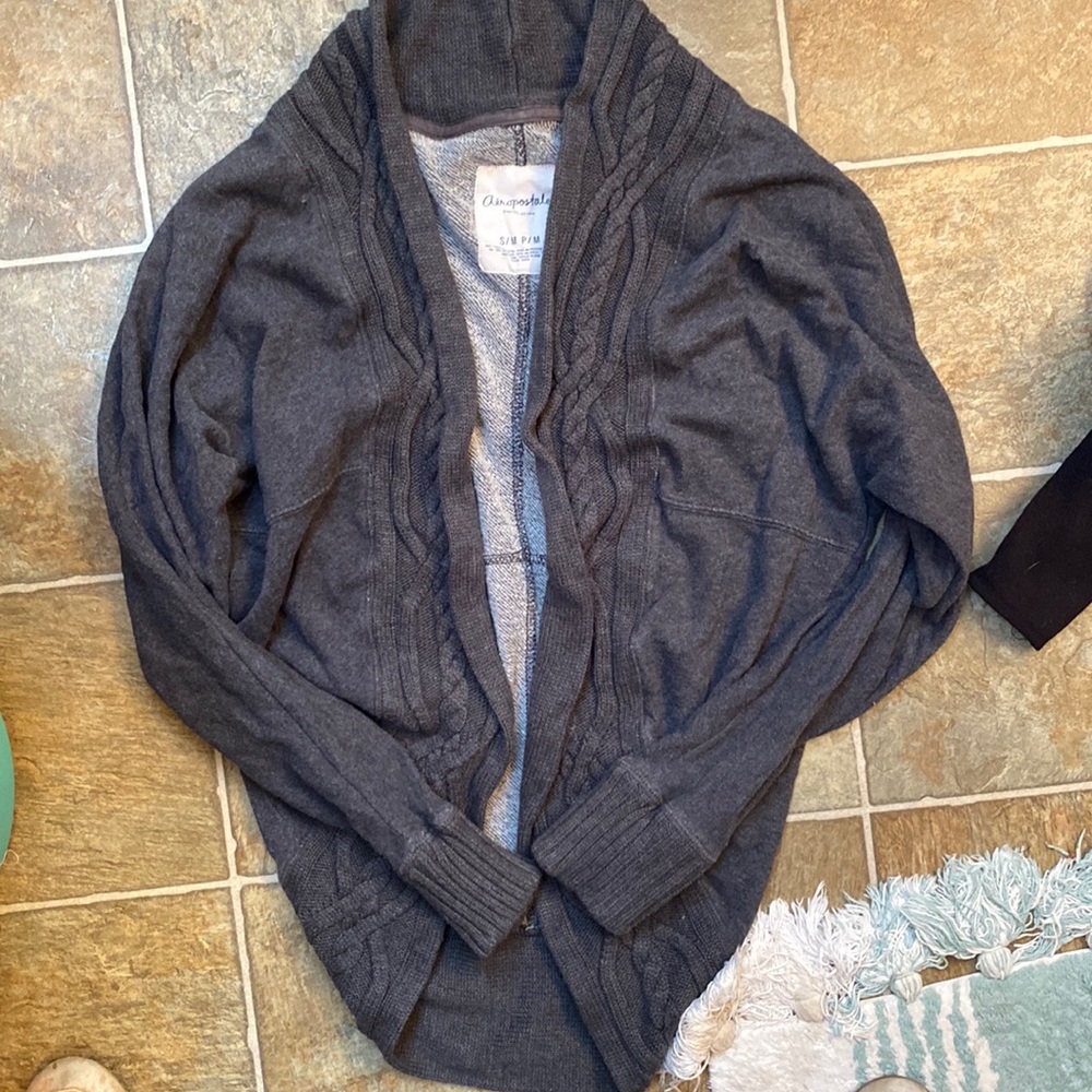 Aeropostale sweatshirt wrap bundle only 5 for 15$